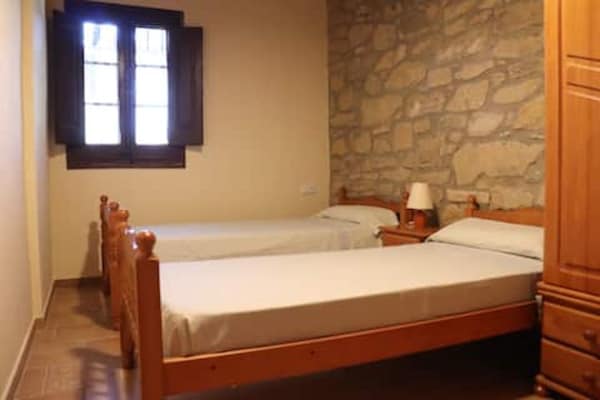Foto van Vrijstaand landelijk gelegen landhuis de 19e eeuw - Vakantiehuis in Calonge de Segarra - BedRoom