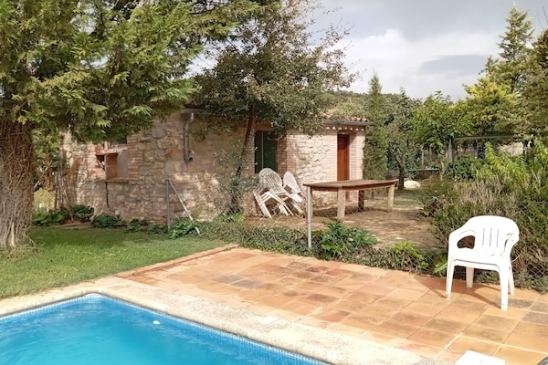Foto van Vrijstaand landelijk gelegen landhuis de 19e eeuw - Vakantiehuis in Calonge de Segarra - PoolOfHouse