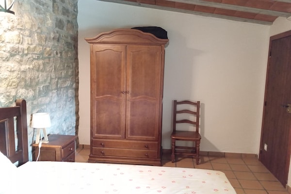 Foto van Vrijstaand landelijk gelegen landhuis de 19e eeuw - Vakantiehuis in Calonge de Segarra - BedRoom