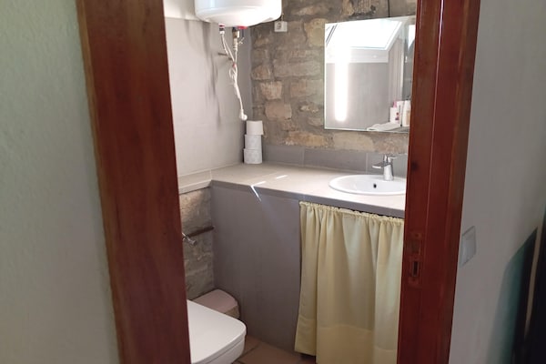 Foto van Vrijstaand landelijk gelegen landhuis de 19e eeuw - Vakantiehuis in Calonge de Segarra - BathRoom