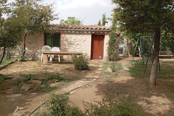 Foto van Vrijstaand landelijk gelegen landhuis de 19e eeuw - Vakantiehuis in Calonge de Segarra - GardenSummer