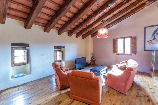 Foto van Landhuis in de buurt van Barcelona met zwembad - Vakantiehuis in Sant Pau de la Guardia - El Bruc - LivingRoom