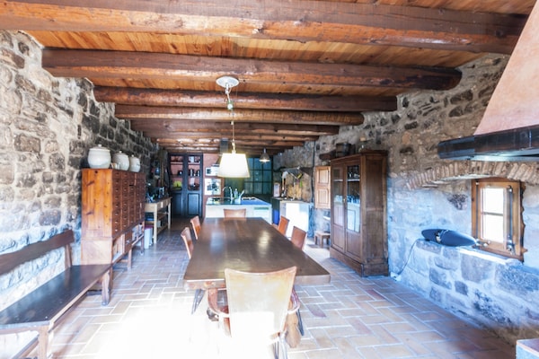Foto van Landhuis in de buurt van Barcelona met zwembad - Vakantiehuis in Sant Pau de la Guardia - El Bruc - DiningRoom