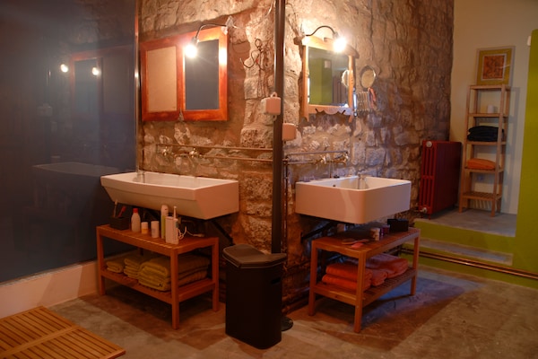 Foto van Landhuis in de buurt van Barcelona met zwembad - Vakantiehuis in Sant Pau de la Guardia - El Bruc - BathRoom