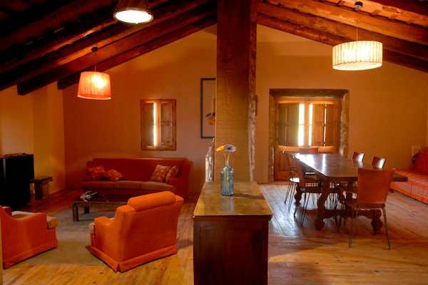 Foto van Landhuis in de buurt van Barcelona met zwembad - Vakantiehuis in Sant Pau de la Guardia - El Bruc - LivingRoom