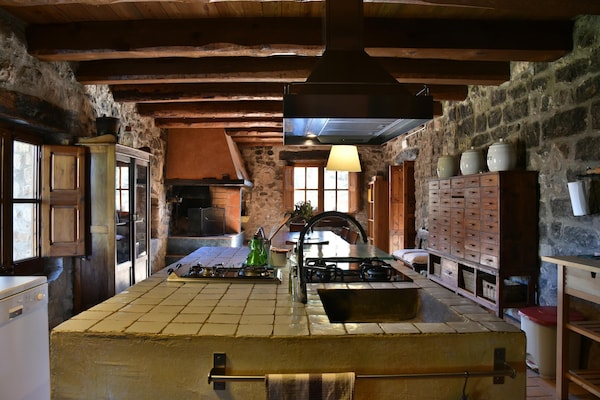 Foto van Landhuis in de buurt van Barcelona met zwembad - Vakantiehuis in Sant Pau de la Guardia - El Bruc - Kitchen