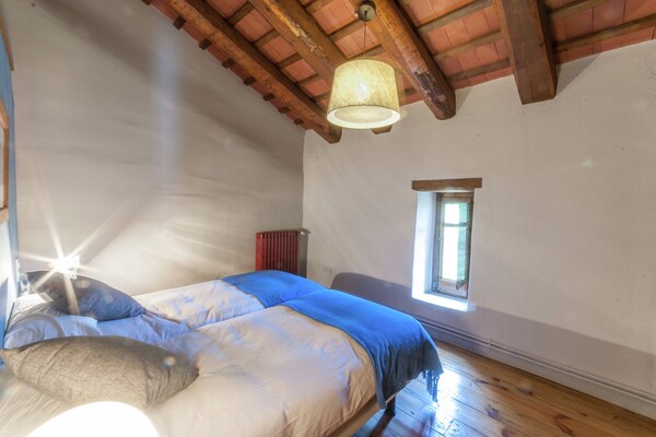 Foto van Landhuis in de buurt van Barcelona met zwembad - Vakantiehuis in Sant Pau de la Guardia - El Bruc - BedRoom