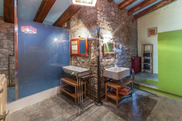 Foto van Landhuis in de buurt van Barcelona met zwembad - Vakantiehuis in Sant Pau de la Guardia - El Bruc - BathRoom