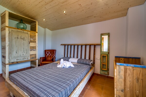 Foto van Villa in Palafolls met Privézwembad & BBQ - Vakantiehuis in Palafolls - BedRoom