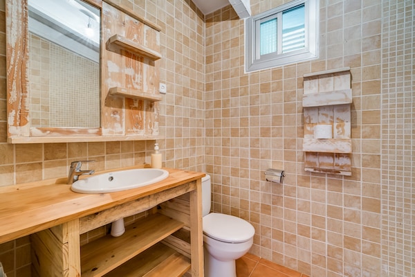 Foto van Villa in Palafolls met Privézwembad & BBQ - Vakantiehuis in Palafolls - BathRoom