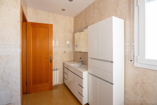 Foto van Premium vakantiehuis met privézwembad - Vakantiehuis in Vilanova i la Geltrú - BathRoom