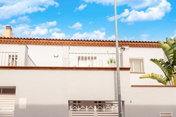 Foto van Premium vakantiehuis met privézwembad - Vakantiehuis in Vilanova i la Geltrú - ExteriorSummer