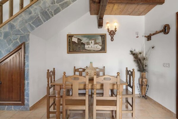 Foto van Groepsretraite in Sierra Nevada met zwembad - Vakantiehuis in Conil de la Frontera - DiningRoom