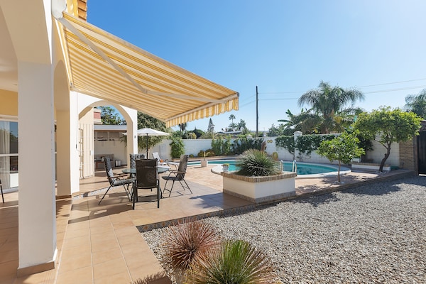 Foto van Villa aan het zwembad aan de Costa de la Luz - Vakantiehuis in Sanlúcar de Barrameda - ExteriorSummer
