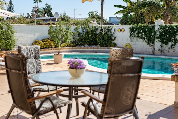Foto van Villa aan het zwembad aan de Costa de la Luz - Vakantiehuis in Sanlúcar de Barrameda - TerraceBalcony