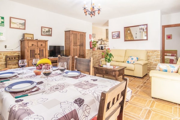Foto van El Viso House met gezellig zwembad - Vakantiehuis in Rute - DiningRoom