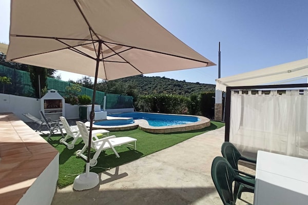 Foto van El Viso House met gezellig zwembad - Vakantiehuis in Rute - TerraceBalcony