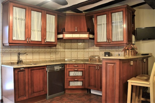 Foto van Villa in Narón bij Pantín Strand en Golf - Vakantiehuis in O Val, Narón - Kitchen
