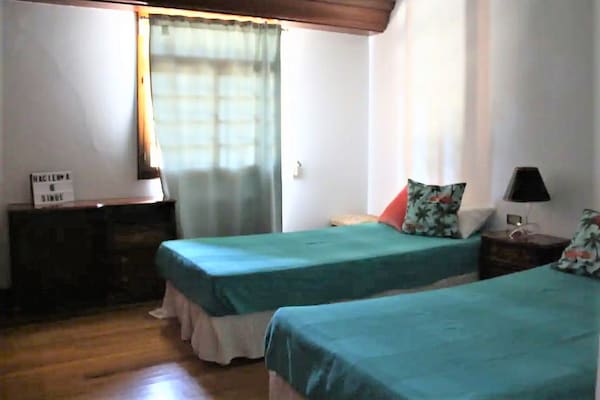 Foto van Villa in Narón bij Pantín Strand en Golf - Vakantiehuis in O Val, Narón - BedRoom