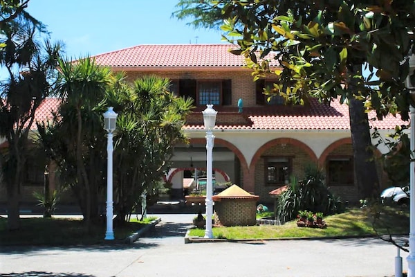 Foto van Villa in Narón bij Pantín Strand en Golf - Vakantiehuis in O Val, Narón - ExteriorSummer