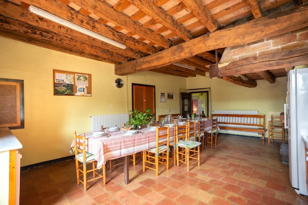 Foto van Vakantiehuis bij Girona Airport met Zwembad - Vakantiehuis in Aiguaviva - DiningRoom