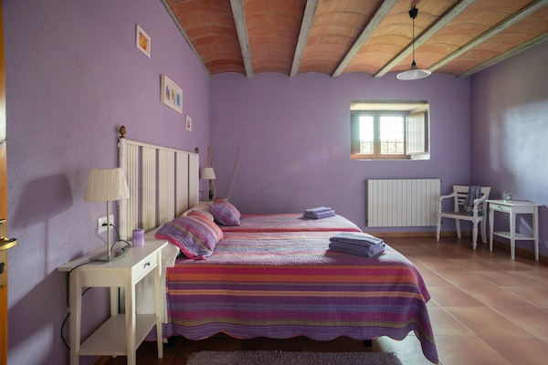 Foto van Vakantiehuis bij Girona Airport met Zwembad - Vakantiehuis in Aiguaviva - BedRoom