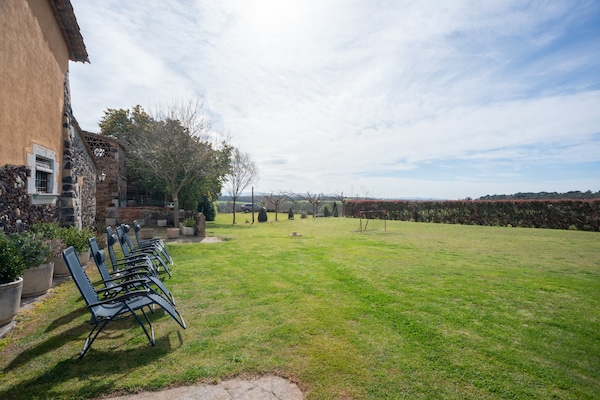 Foto van Vakantiehuis bij Girona Airport met Zwembad - Vakantiehuis in Aiguaviva - GardenSummer