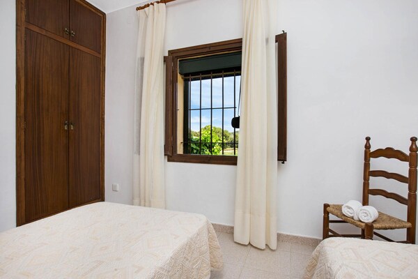 Foto van Villa in Costa Brava met zwembad bij strand - Vakantiehuis in Esclanya - BedRoom
