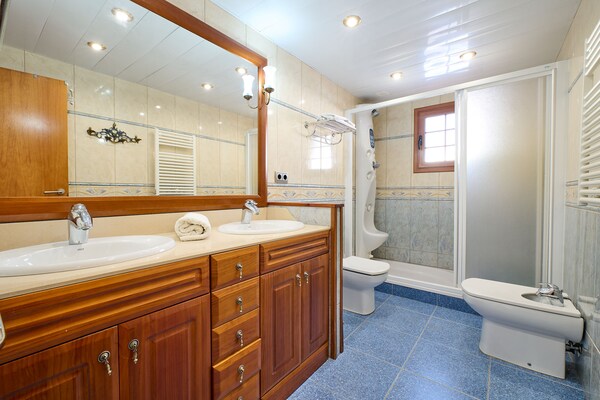 Foto van Appartement in Blanes met Zeezichtterras - Vakantiehuis in Blanes - BathRoom