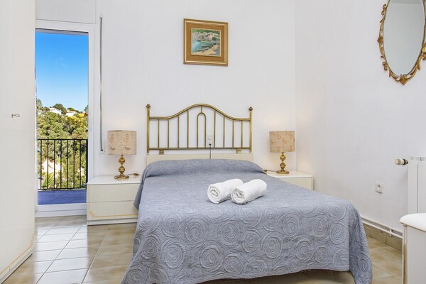 Foto van Villa in Lloret de Mar met Zwembad & Uitzicht - Vakantiehuis in Lloret de Mar - BedRoom