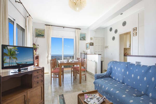 Foto van Villa in Lloret de Mar met Zwembad & Uitzicht - Vakantiehuis in Lloret de Mar - LivingRoom