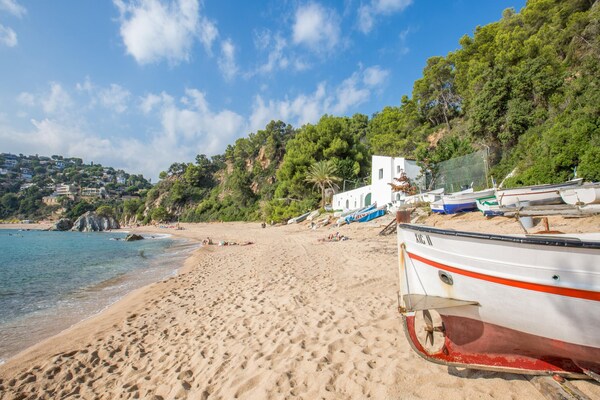 Foto van Kindvriendelijke villa met zeezicht - Vakantiehuis in Lloret de Mar - AreaSummer1KM