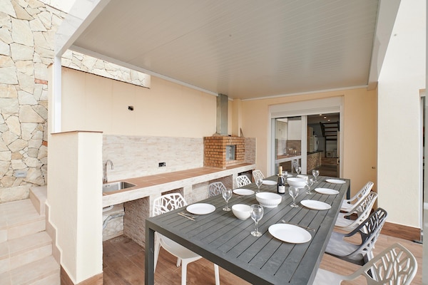 Foto van Prachtige villa met terras vlakbij het strand - Vakantiehuis in Lloret de Mar - DiningRoom