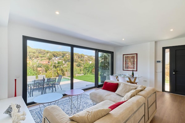 Foto van Villa in Lloret de Mar met privézwembad - Vakantiehuis in Vidreres - LivingRoom