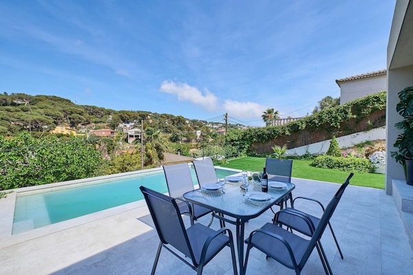 Foto van Villa in Lloret de Mar met privézwembad - Vakantiehuis in Vidreres - TerraceBalcony