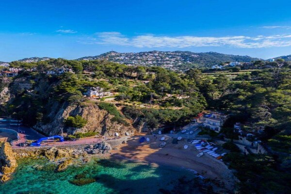 Foto van Villa in Lloret de Mar met privézwembad - Vakantiehuis in Vidreres - AreaSummer20KM