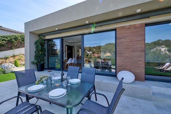 Foto van Villa in Lloret de Mar met privézwembad - Vakantiehuis in Vidreres - TerraceBalcony