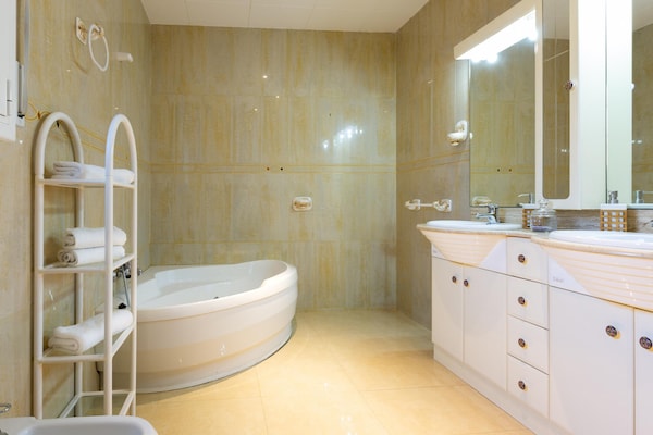 Foto van Villa in Aiguaviva Park met privézwembad - Vakantiehuis in Vidreres - BathRoom