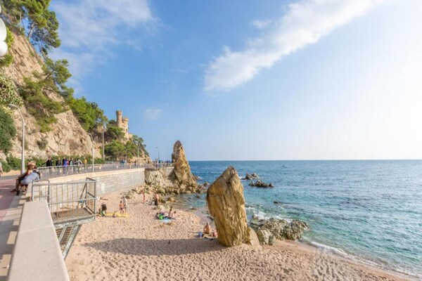 Foto van Villa in Lloret de Mar met Privézwembad - Vakantiehuis in Vidreres - AreaSummer20KM