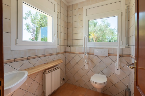 Foto van Luxe villa in Vilacolum met privézwembad - Vakantiehuis in Vilacolum - BathRoom