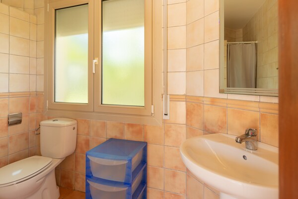 Foto van Luxe villa in Vilacolum met privézwembad - Vakantiehuis in Vilacolum - BathRoom