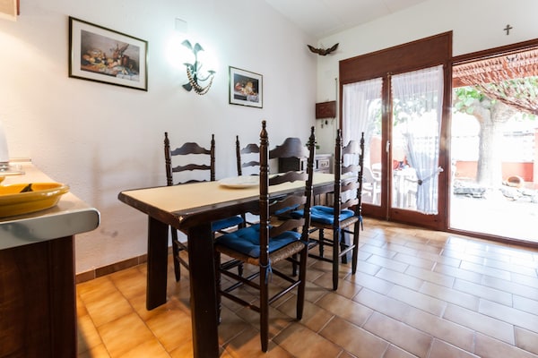 Foto van Vakantiehuis Castelló bij Empuriabrava - Vakantiehuis in Castello de Empuries - DiningRoom