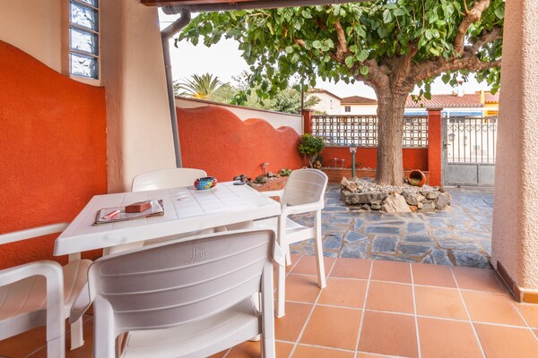 Foto van Vakantiehuis Castelló bij Empuriabrava - Vakantiehuis in Castello de Empuries - TerraceBalcony