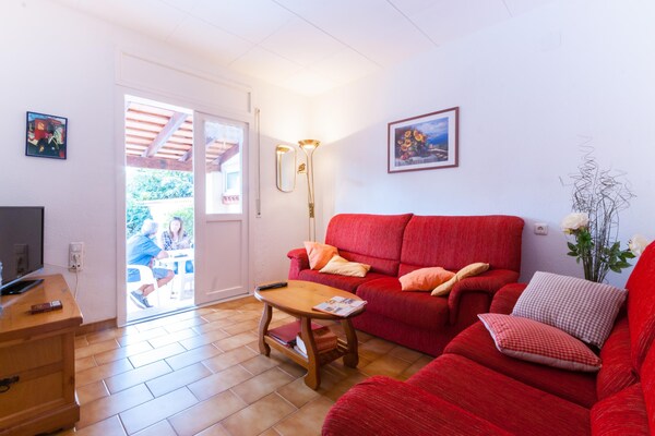 Foto van Vakantiehuis Castelló bij Empuriabrava - Vakantiehuis in Castello de Empuries - LivingRoom