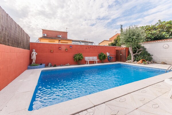 Foto van Vakantiehuis Castelló bij Empuriabrava - Vakantiehuis in Castello de Empuries - PoolOfHouse