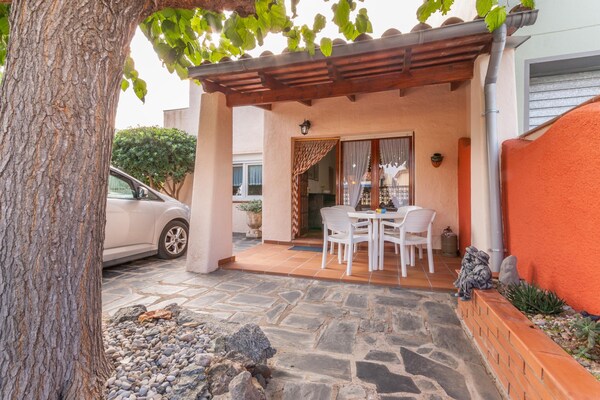 Foto van Vakantiehuis Castelló bij Empuriabrava - Vakantiehuis in Castello de Empuries - HallReception