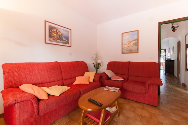 Foto van Vakantiehuis Castelló bij Empuriabrava - Vakantiehuis in Castello de Empuries - LivingRoom