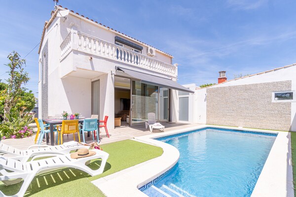 Foto van Villa in Empuriabrava met privézwembad - Vakantiehuis in Empuriabrava - Outdoor