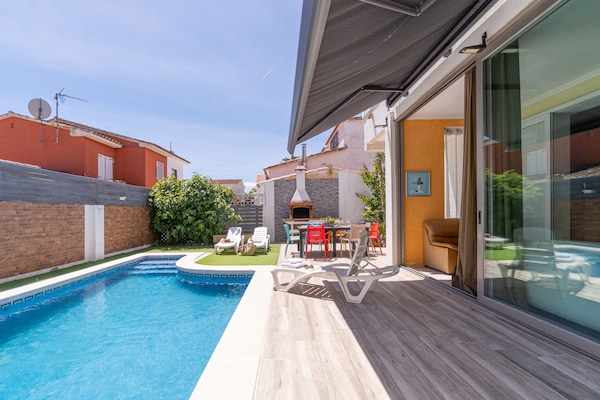 Foto van Villa in Empuriabrava met privézwembad - Vakantiehuis in Empuriabrava - PoolOfHouse