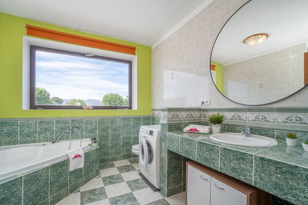 Foto van Villa in Empuriabrava met privézwembad - Vakantiehuis in Empuriabrava - BathRoom